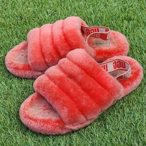 UGG FLUFF YEAH - Women's Sliper - SIZE 7.5